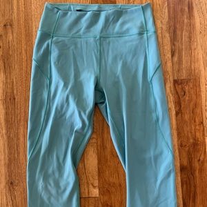 Lululemon In Movement Crop *Everlux 19"